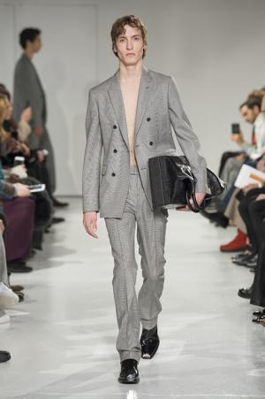 ラフ・シモンズによる初のカルバン・クラインはアメリカとメゾンへの賛辞【2017年秋コレクション】