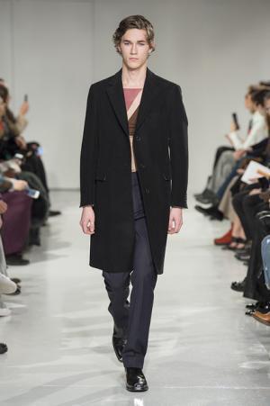 ラフ・シモンズによる初のカルバン・クラインはアメリカとメゾンへの賛辞【2017年秋コレクション】