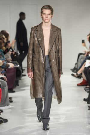 ラフ・シモンズによる初のカルバン・クラインはアメリカとメゾンへの賛辞【2017年秋コレクション】