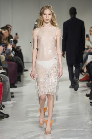 ラフ・シモンズによる初のカルバン・クラインはアメリカとメゾンへの賛辞【2017年秋コレクション】