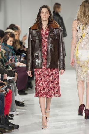 ラフ・シモンズによる初のカルバン・クラインはアメリカとメゾンへの賛辞【2017年秋コレクション】
