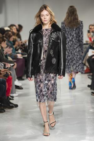 ラフ・シモンズによる初のカルバン・クラインはアメリカとメゾンへの賛辞【2017年秋コレクション】