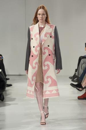 ラフ・シモンズによる初のカルバン・クラインはアメリカとメゾンへの賛辞【2017年秋コレクション】