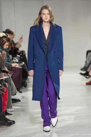 ラフ・シモンズによる初のカルバン・クラインはアメリカとメゾンへの賛辞【2017年秋コレクション】