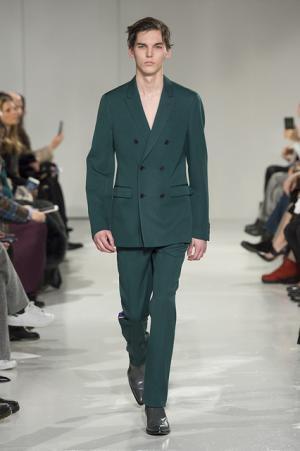 ラフ・シモンズによる初のカルバン・クラインはアメリカとメゾンへの賛辞【2017年秋コレクション】