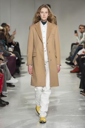 ラフ・シモンズによる初のカルバン・クラインはアメリカとメゾンへの賛辞【2017年秋コレクション】