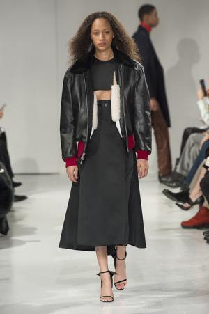 ラフ・シモンズによる初のカルバン・クラインはアメリカとメゾンへの賛辞【2017年秋コレクション】