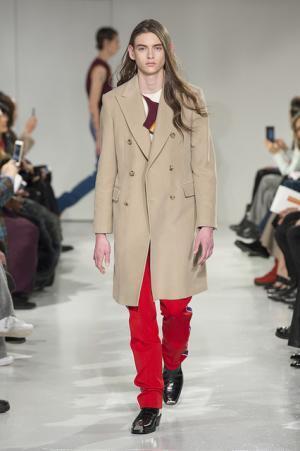 ラフ・シモンズによる初のカルバン・クラインはアメリカとメゾンへの賛辞【2017年秋コレクション】