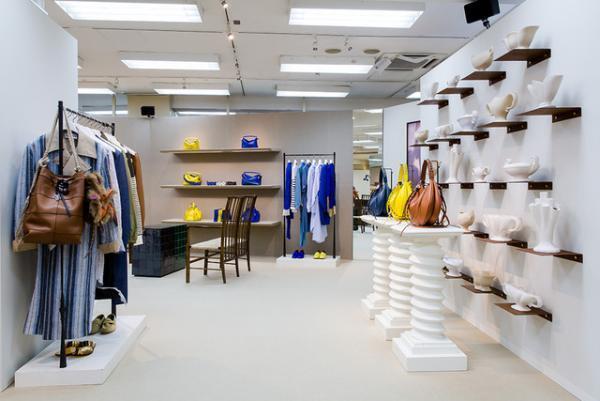 ロエベのフラワーショップを世界に先駆け日本で再現、日本橋三越で「ロエベ展」開催