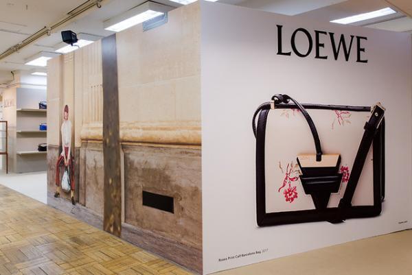 ロエベのフラワーショップを世界に先駆け日本で再現、日本橋三越で「ロエベ展」開催