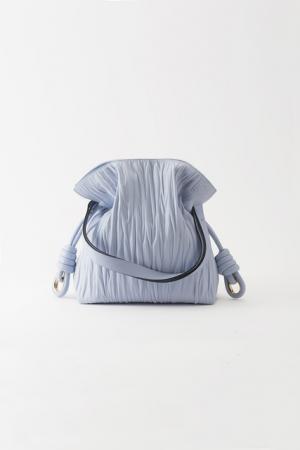 ロエベのフラワーショップを世界に先駆け日本で再現、日本橋三越で「ロエベ展」開催