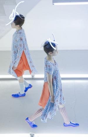 ミントデザインズが銀座で企画展、“身につけるグラフィック”をインスタレーションで体感