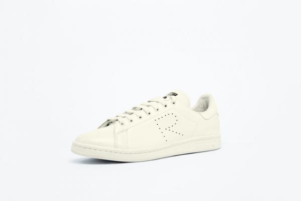 アディダス バイ ラフ・シモンズ、8シーズン目の新作を先行発売。アディダス84年の「Spirit」を再定義