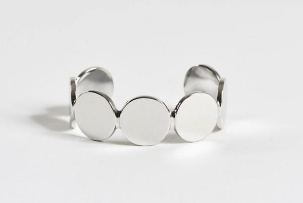 ピエール アルディからペニーコインモチーフの新作アクセサリー登場