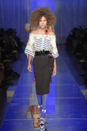 ゴルチエ パリ、都会から田舎へ逃避行するハッピーエンドストーリー【2017春夏クチュール】