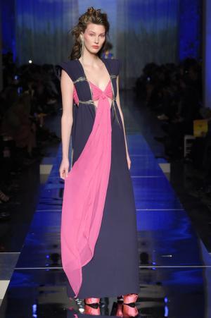 ゴルチエ パリ、都会から田舎へ逃避行するハッピーエンドストーリー【2017春夏クチュール】