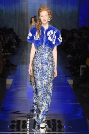 ゴルチエ パリ、都会から田舎へ逃避行するハッピーエンドストーリー【2017春夏クチュール】