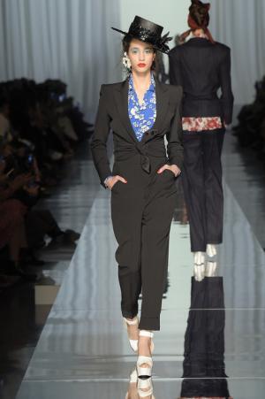 ゴルチエ パリ、都会から田舎へ逃避行するハッピーエンドストーリー【2017春夏クチュール】