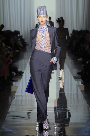 ゴルチエ パリ、都会から田舎へ逃避行するハッピーエンドストーリー【2017春夏クチュール】