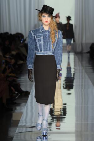 ゴルチエ パリ、都会から田舎へ逃避行するハッピーエンドストーリー【2017春夏クチュール】