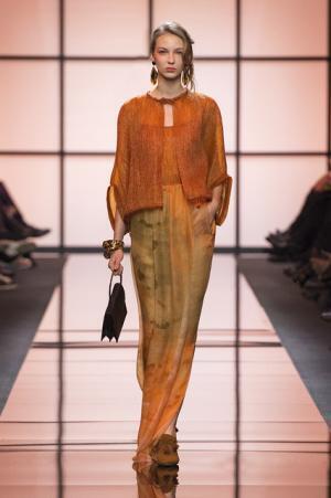 ジョルジオ アルマーニ プリヴェ、オレンジ色の鮮明な鼓動【2017春夏クチュール】