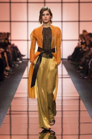 ジョルジオ アルマーニ プリヴェ、オレンジ色の鮮明な鼓動【2017春夏クチュール】