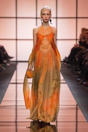 ジョルジオ アルマーニ プリヴェ、オレンジ色の鮮明な鼓動【2017春夏クチュール】