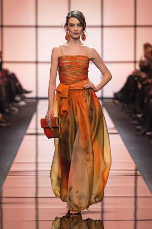 ジョルジオ アルマーニ プリヴェ、オレンジ色の鮮明な鼓動【2017春夏クチュール】