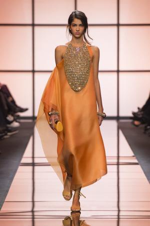 ジョルジオ アルマーニ プリヴェ、オレンジ色の鮮明な鼓動【2017春夏クチュール】