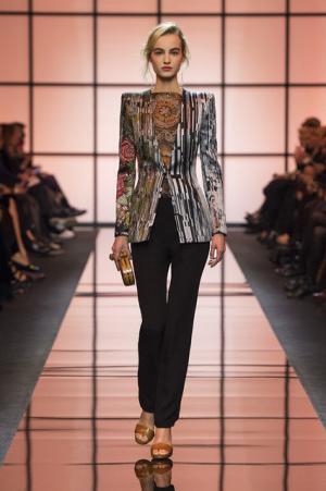 ジョルジオ アルマーニ プリヴェ、オレンジ色の鮮明な鼓動【2017春夏クチュール】