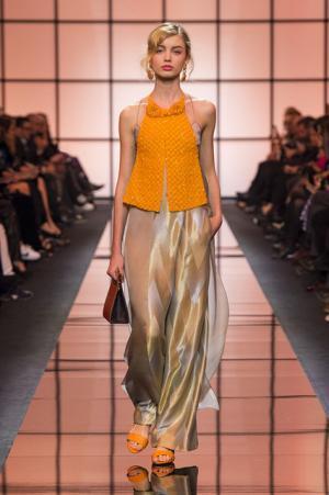 ジョルジオ アルマーニ プリヴェ、オレンジ色の鮮明な鼓動【2017春夏クチュール】