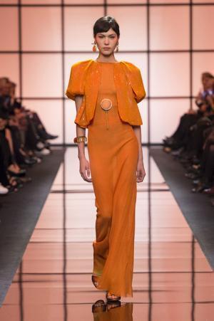 ジョルジオ アルマーニ プリヴェ、オレンジ色の鮮明な鼓動【2017春夏クチュール】