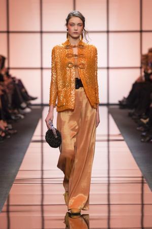 ジョルジオ アルマーニ プリヴェ、オレンジ色の鮮明な鼓動【2017春夏クチュール】