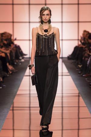 ジョルジオ アルマーニ プリヴェ、オレンジ色の鮮明な鼓動【2017春夏クチュール】