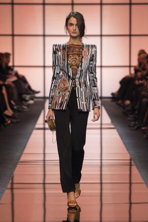 ジョルジオ アルマーニ プリヴェ、オレンジ色の鮮明な鼓動【2017春夏クチュール】