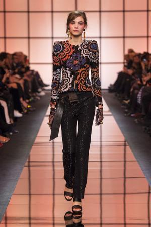 ジョルジオ アルマーニ プリヴェ、オレンジ色の鮮明な鼓動【2017春夏クチュール】