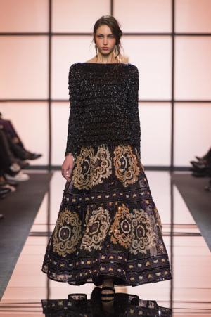 ジョルジオ アルマーニ プリヴェ、オレンジ色の鮮明な鼓動【2017春夏クチュール】