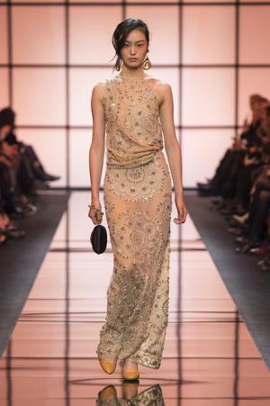 ジョルジオ アルマーニ プリヴェ、オレンジ色の鮮明な鼓動【2017春夏クチュール】