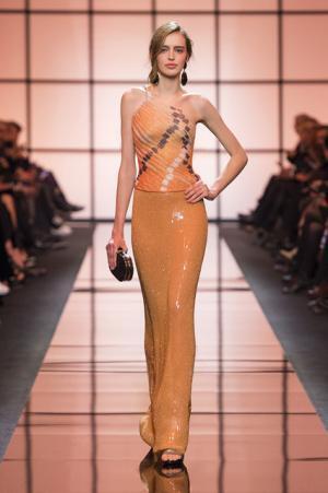 ジョルジオ アルマーニ プリヴェ、オレンジ色の鮮明な鼓動【2017春夏クチュール】