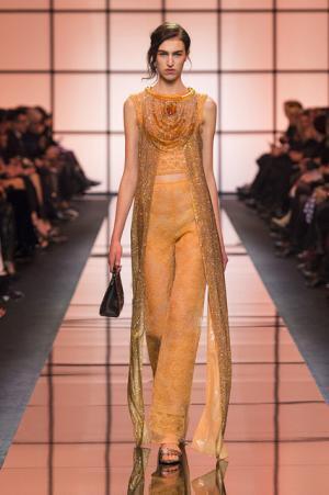 ジョルジオ アルマーニ プリヴェ、オレンジ色の鮮明な鼓動【2017春夏クチュール】