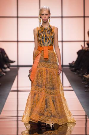 ジョルジオ アルマーニ プリヴェ、オレンジ色の鮮明な鼓動【2017春夏クチュール】