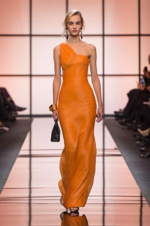 ジョルジオ アルマーニ プリヴェ、オレンジ色の鮮明な鼓動【2017春夏クチュール】