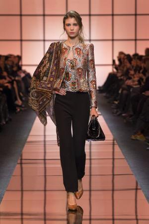 ジョルジオ アルマーニ プリヴェ、オレンジ色の鮮明な鼓動【2017春夏クチュール】