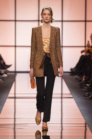 ジョルジオ アルマーニ プリヴェ、オレンジ色の鮮明な鼓動【2017春夏クチュール】