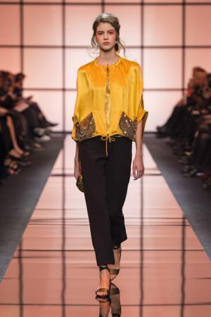 ジョルジオ アルマーニ プリヴェ、オレンジ色の鮮明な鼓動【2017春夏クチュール】