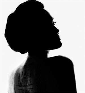 ゲランから5年ぶりに新作フレグランスが登場、ミューズはアンジェリーナ・ジョリー