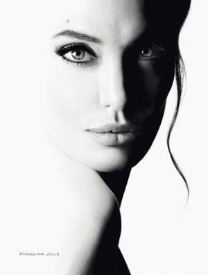 ゲランから5年ぶりに新作フレグランスが登場、ミューズはアンジェリーナ・ジョリー