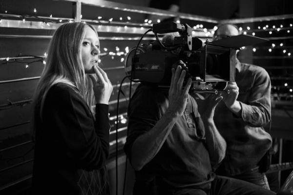 ミュウミュウのショートフィルムプロジェクト、クロエ・セヴィニーが手掛けた最新作『Carmen』を公開