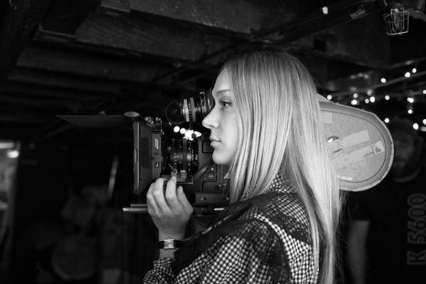 ミュウミュウのショートフィルムプロジェクト、クロエ・セヴィニーが手掛けた最新作『Carmen』を公開