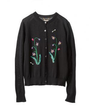 ミュベールがカーディガンに刺繍するカスタムサービス第1弾を開始！ボタンの付け替えも可能